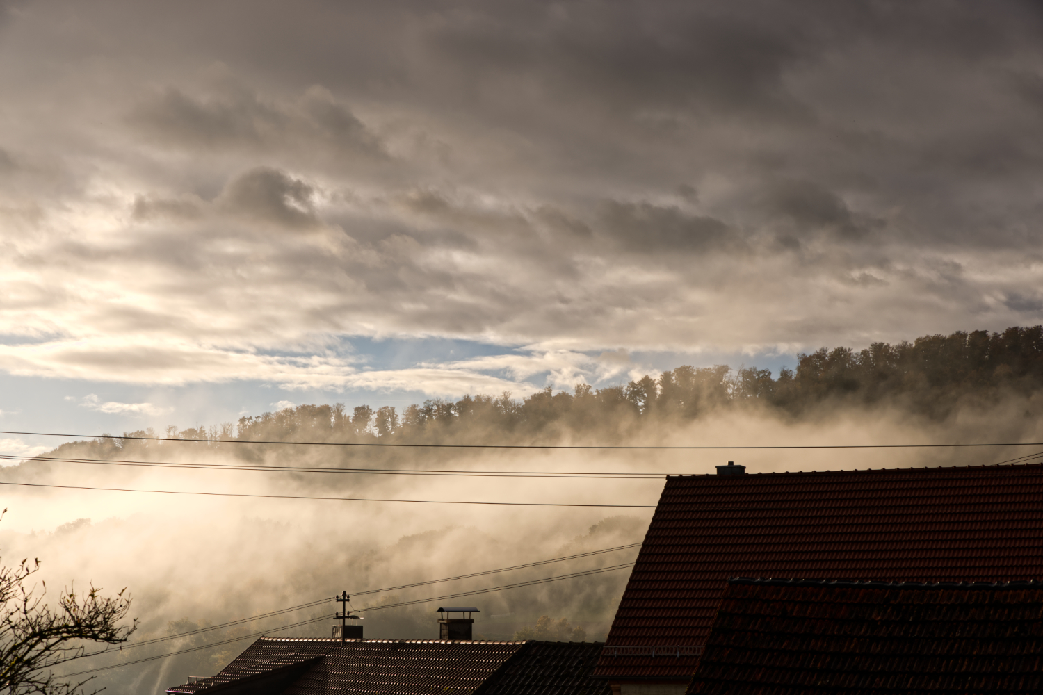 Über den Dächern von Binau